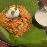 シャングリラ モティ - 料理写真:チキンビリヤニ　ライタ付き