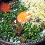 手打うどん くうかい - カレーうどん中＋生卵トッピング＆天カス及び一味