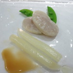 リストランテ サクラ - オードブル　タイラ貝とフランス産ホワイトアスパラガス