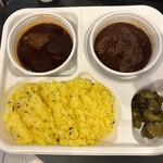 デリー 上野店 - 左→牛ほほカシミールカレー、右→牛ほぼカルマカレー