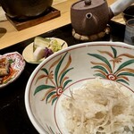 与志多 - ゴボウご飯に鰻でお茶漬け