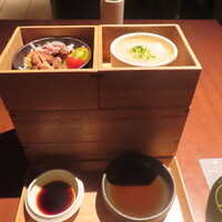 日本料理　「十二颯」 ヒルトン東京 - 一の重はローストビーフサラダと茶わん蒸し