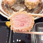 とんかつ中村 - このヒレとんかつめちゃくちゃ柔らかい( ´›ω‹｀)❤️
      人生初の柔らかさを実感しました〜❤️✨