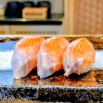 THE SUSHI TOKYO 旬 - サーモン食べ放題おかわり3貫