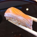 THE SUSHI TOKYO 旬 - サーモン食べ放題おかわりリフト
