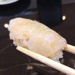 THE SUSHI TOKYO 旬 - ヒラメ昆布締め食べ放題おかわりリフト