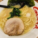 横浜家系ラーメン 吟家 - 料理写真:醤油豚骨930円
