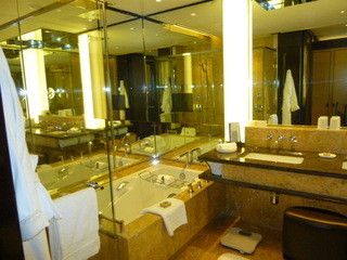 Four Seasons Hotel Hong Kong -