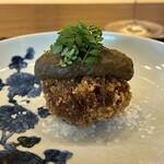 鎌倉 北じま - 脛肉ミンチのおかき揚げ、夏きのこソースがけ