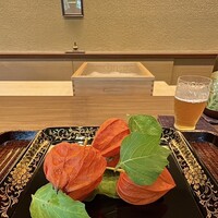 鎌倉 北じま - ほおづき 鎌倉野菜料理をお花の中に
                    トマトの甲州煮（ワイン炊き）・モロヘイヤのおひたしに自家製バチコ・南瓜、ズッキーニ、胡瓜の腐乳和え