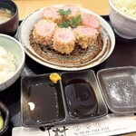 とんかつ中村 - 斜め角度から|｡･ω･｡`)ｼﾞｰ❤️
                                美味しそうすぎて写真をめちゃくちゃ撮りまくる〜（笑）