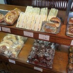 サンモリッツ名花堂 - 陳列棚の様子②。