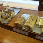 サンモリッツ名花堂 - 陳列棚の様子③。