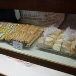 サンモリッツ名花堂 - 陳列棚の様子④。