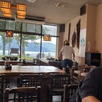 とちの茶屋 - 店内。十和田湖を前にして