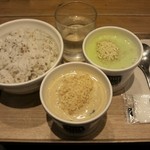 Supusutokkutokyo - オニオンクリームポタージュ、えんどう豆のスープ