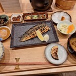 炭火焼き魚と、土鍋炊きごはん。定食屋 おちゃわん - 