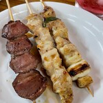 肉のまえかわ - 鶏砂肝 とりもも ネギ間 やきとり初めて頼みました