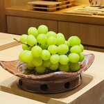 大阪天満宮 鮨とよなが - シャインマスカット