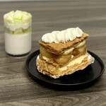 モンレーヴ - ・メロンと杏仁のブランマンジェ
      ・完熟ピーチのミルフィーユ