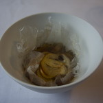 Restaurant Satoshi.F - 2.クリフウセン茸、あんず茸、タマゴ茸　発酵バターと金華ハム　”琥珀”