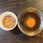 気まぐれ屋 - 豚汁セットの納豆と卵