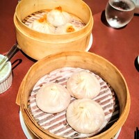 ジョーズ シャンハイ ニューヨーク 銀座店 - 蟹肉入り小籠包と豚肉小籠包