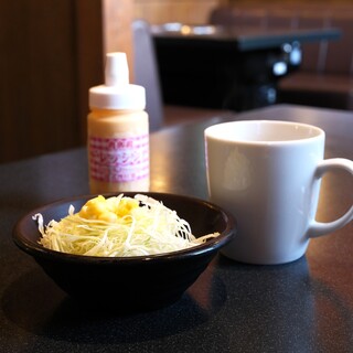 肉御殿 - 料理写真:サラダとスープ