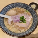 鴨と蟹 中華そば 猿 - 料理写真:鴨と上州地鶏中華そば味玉入り(950円)