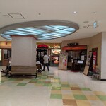 トプカ - 随分と奥まった場所なので客は少なかったです。