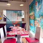 Ciao em Cafe - 天井が広く落ち着く店内が自慢です。