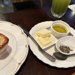 ルヴェール - お塩とコショウが添えられているのも魅力です✨