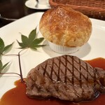 ルヴェール - ◉ 和牛フィレ肉のグリル
      　マデラ酒ソースで
      　きのこのココットパイ包み焼き