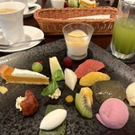 ルヴェール - ◉ デザート盛り合わせ
      　☘️まるで宝石を散りばめたような…✨