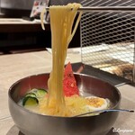 溫八炭火ガーデン - ツルシコモチモチの麺