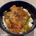 溫八炭火ガーデン - 温八 焼肉丼