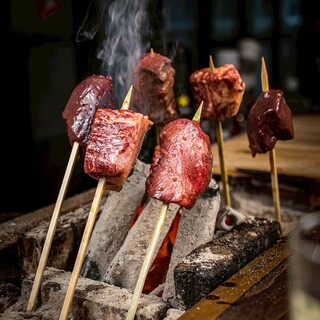 自慢の囲炉裏でじっくりと焼き上げます