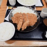 とんかつ　まるや - ソーセージも中々美味しいです