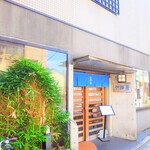 やぶ善 - 教科書にも載る歴史ある商店街、不動通りの路面店です。