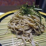 Kanzashi - 御膳は先ずはざる蕎麦から頂いてみました、ひんやりとして良くしまった蕎麦でした。
                      