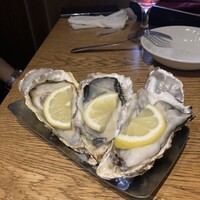Seafood bar Ermitage 横浜鶴屋町店 - 生牡蠣