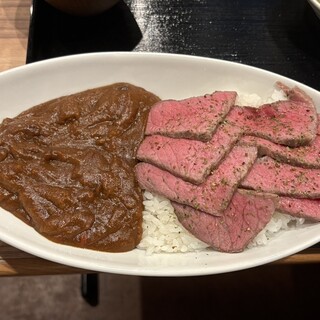 焼肉 稔 - 料理写真:稔カレー　ローストビーフ付