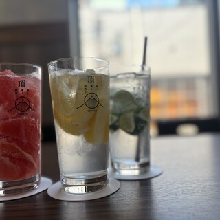 厳選の日本酒はお料理に合わせてお楽しみください