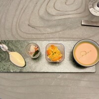 Jose Luis - 赤海老とフルーツトマトのガスパチョピンチョス3種盛り合わせ