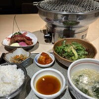 牛刺しと焼肉 仔虎 クリスロード店 - 
