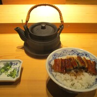 鮨ひばり - ひつまぶし小丼：だし汁、薬味（葱、山葵）お茶漬け。