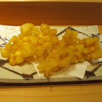 鮨ひばり - 季節の揚げ物： 北海道産 トウモロコシのかき揚げ。