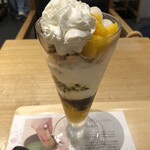 nana's ​green ​tea  シャポー市川店 - グラスの下の方にもトロトロなマンゴー