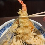 深山うどん - 海老天リフト。