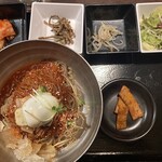 KOREAN DINING 長寿韓酒房 - ビビン麺¥1,100
